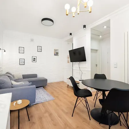 Lewartowskiego Luxury Lovely By Bookinghost *