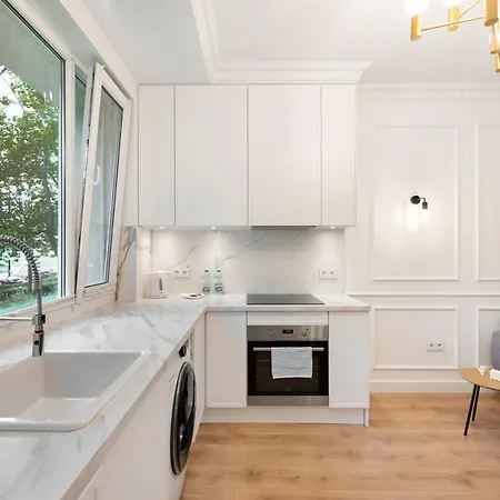 Lewartowskiego Luxury Lovely By Bookinghost *